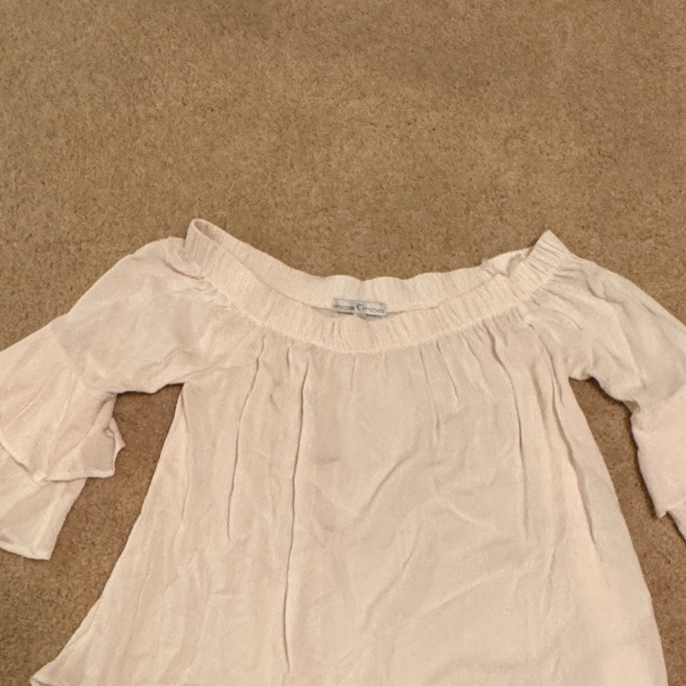 Chic Off-Shoulder Blouse in Cream